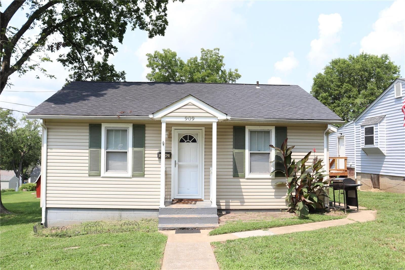 Property Photo: 909 Woodrow Avenue MO 63028
