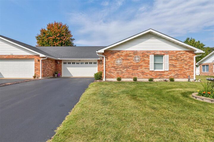 307 E Green Tree Lane  Farmington MO 63640 photo