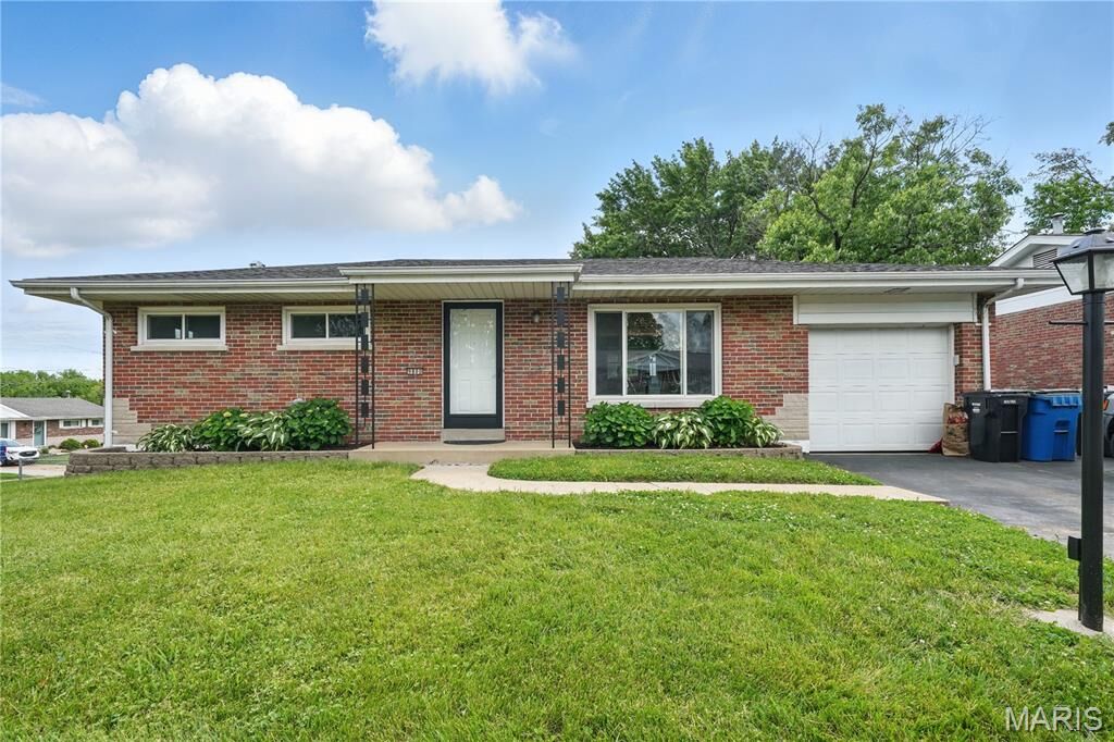 Property Photo:  9800 Lakeford Lane  MO 63123 