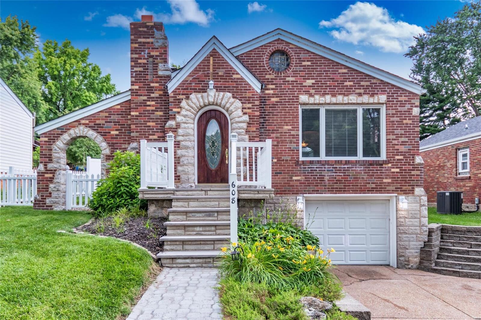 Property Photo:  608 Rochester Drive  MO 63125 