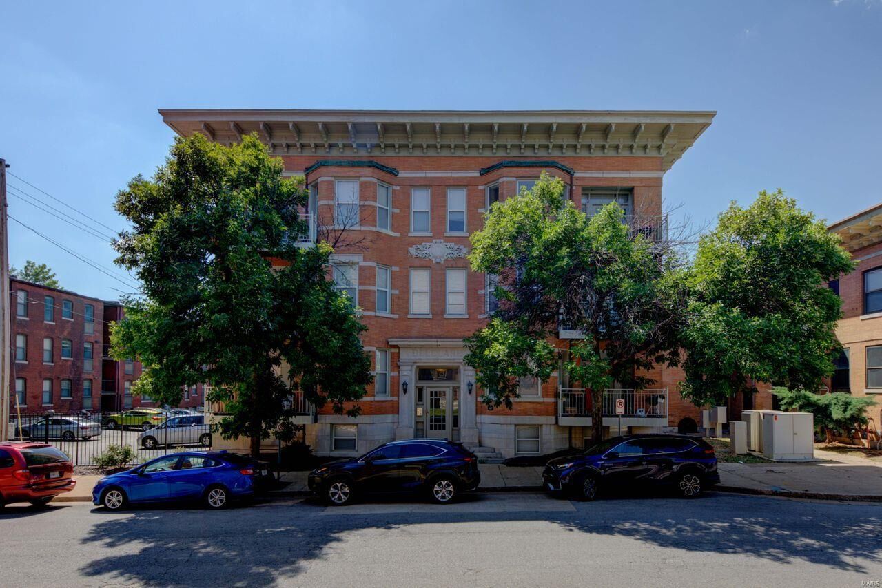 Property Photo:  627 Clara Avenue 204  MO 63112 