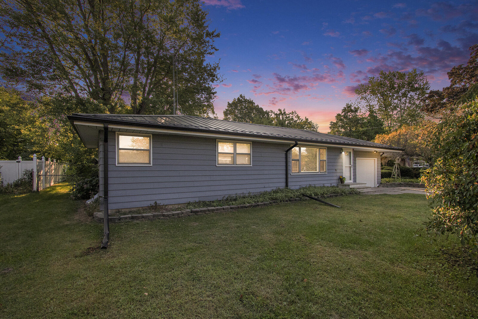 Property Photo:  2705 Oakwood Lane  MI 49085 