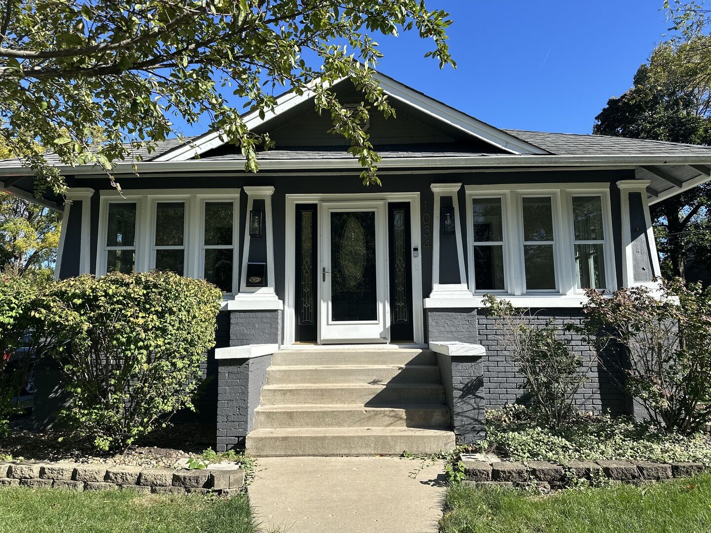 Property Photo: 1034 N 5th Avenue IL 60174