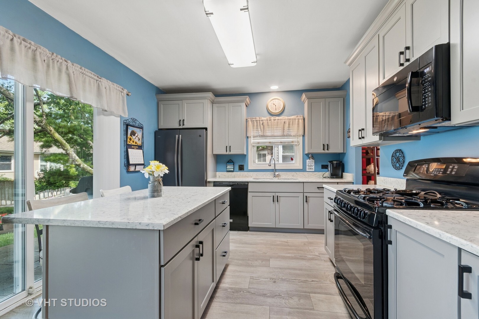 Property Photo:  213 Plymouth Lane  IL 60440 