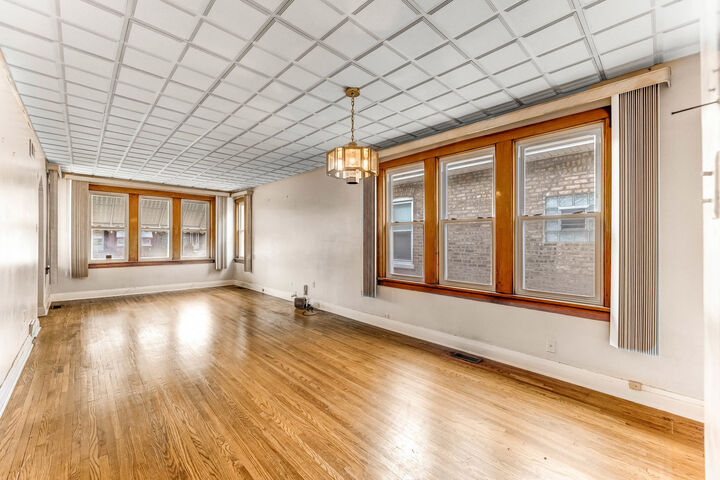 Property Photo: 2438 Grove Avenue IL 60402