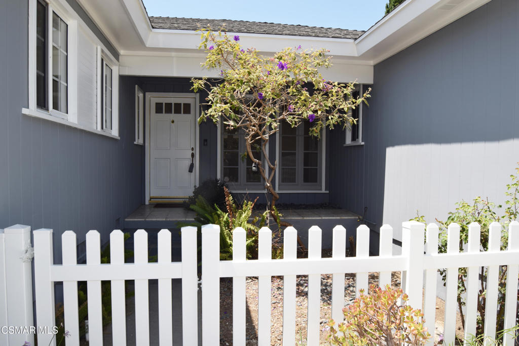 Property Photo:  3315 S Bentley Avenue  CA 90034 