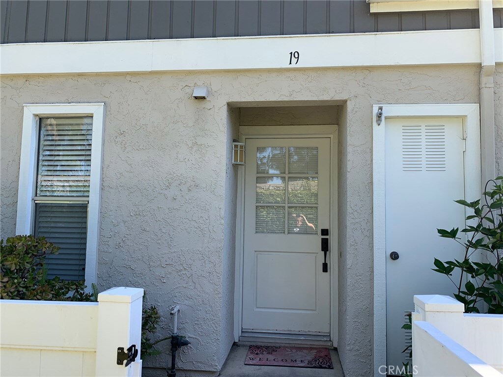 Property Photo: 19 Abbeywood Lane CA 92656