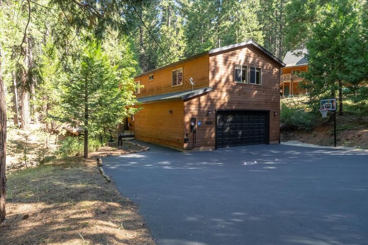 Property Photo: 1385 Topanga Lane CA 95223