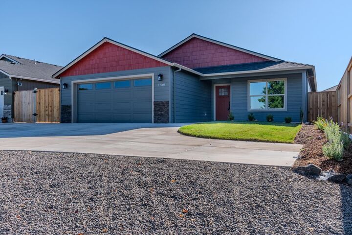 Property Photo: 3738 Springbrook Road OR 97504