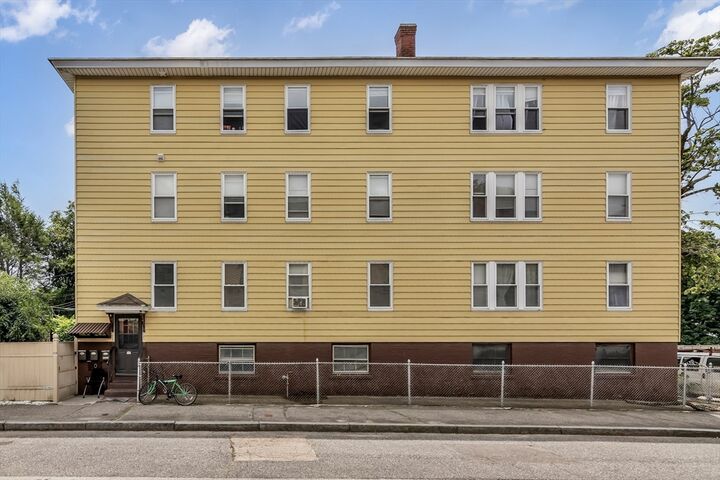 Property Photo: 10 Imperial Rd MA 01604