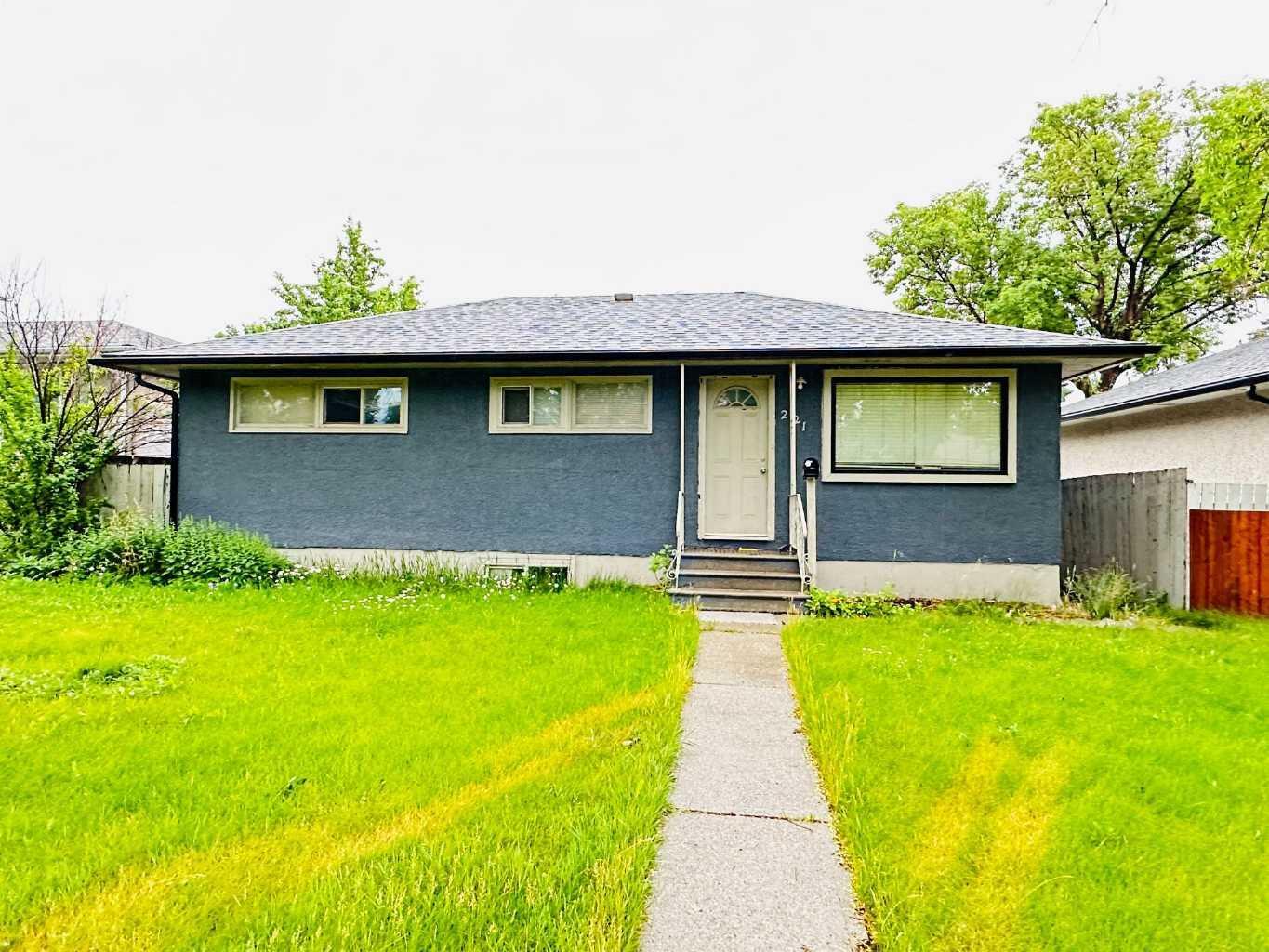 Photo de la propriété: 2210 35 Street SE AB T2B 0X1