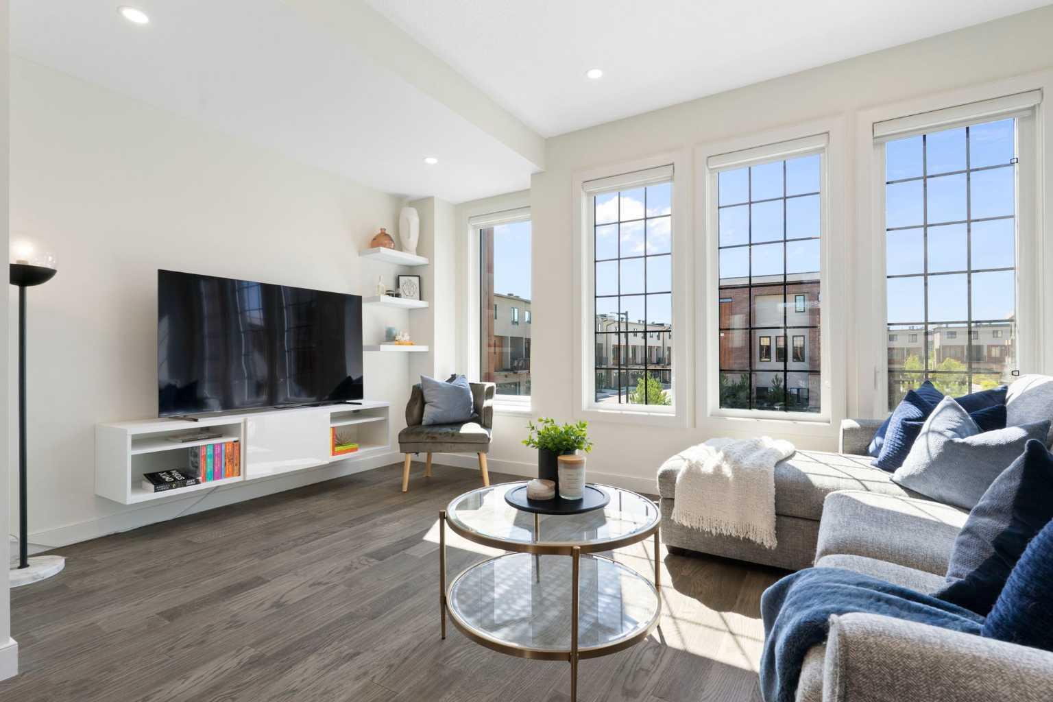 Property Photo:  81 Greenbriar Place NW 104  AB T3B 6J1 