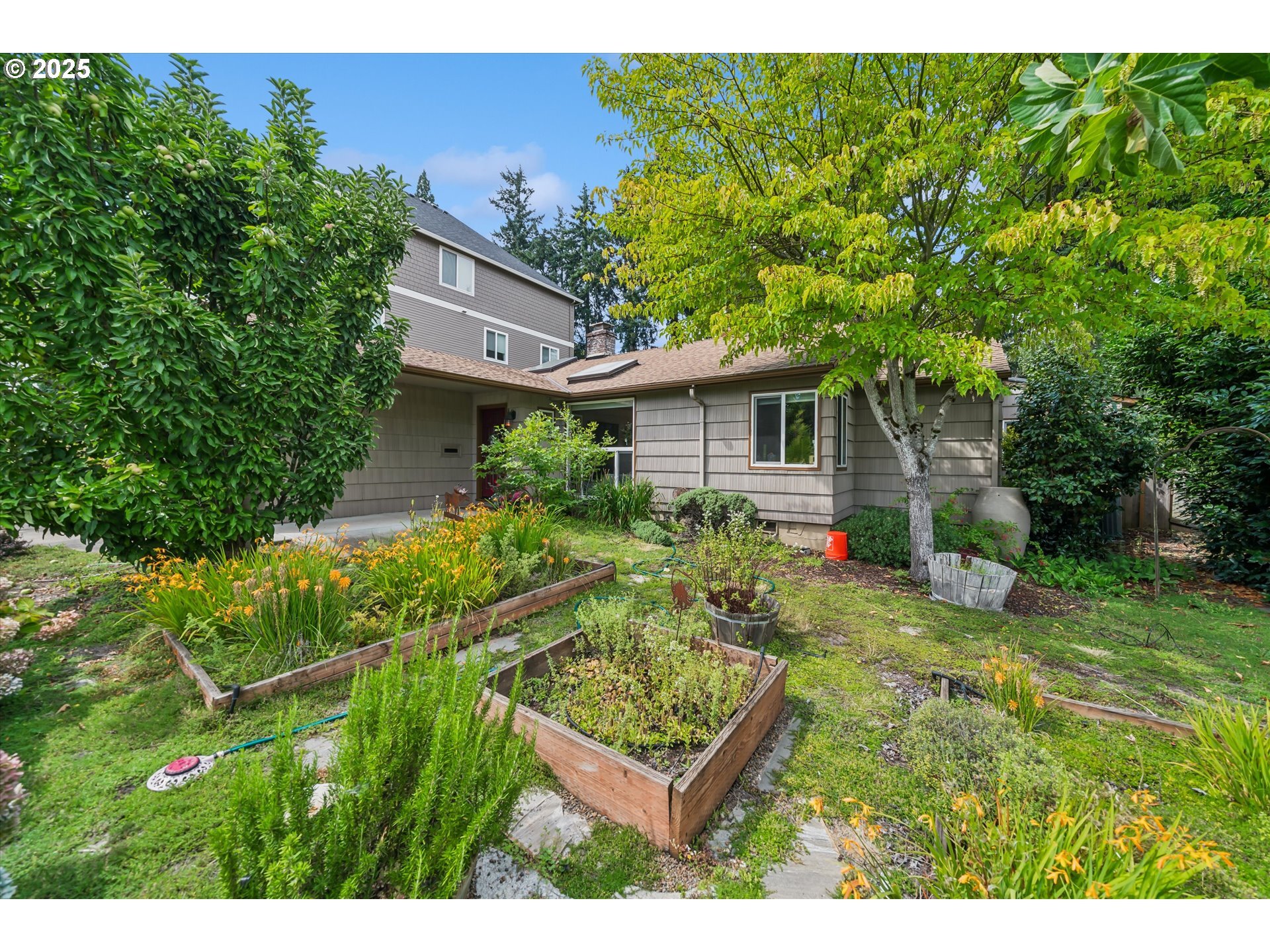 Property Photo: 2601 SW Troy St OR 97219
