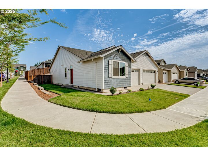 Property Photo:  2718 S 9th Way  WA 98642 