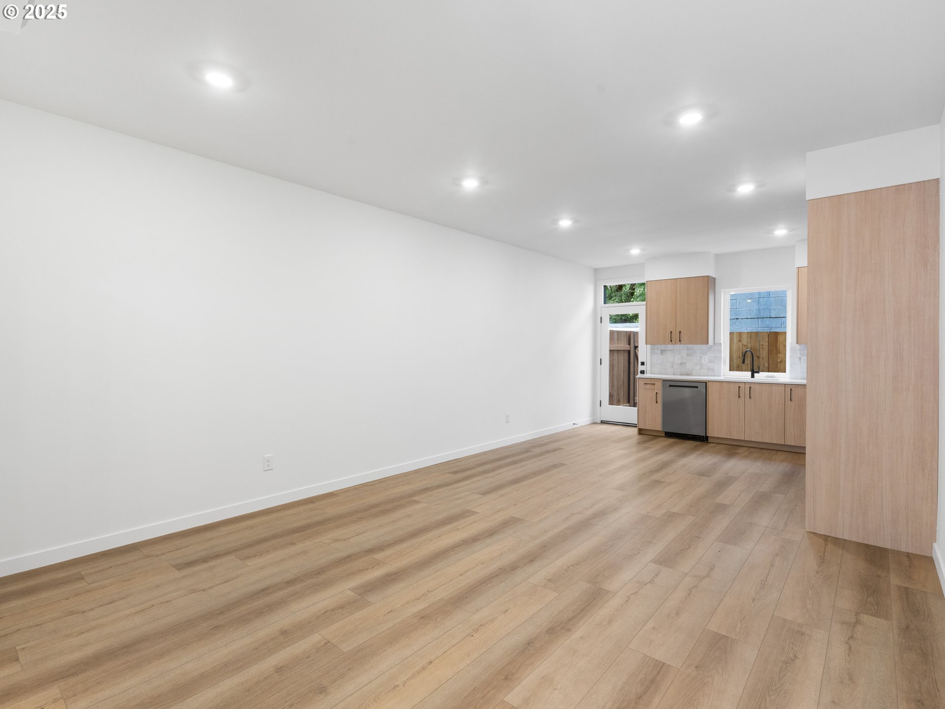 Property Photo: 3859 N Willis Blvd 2 OR 97217