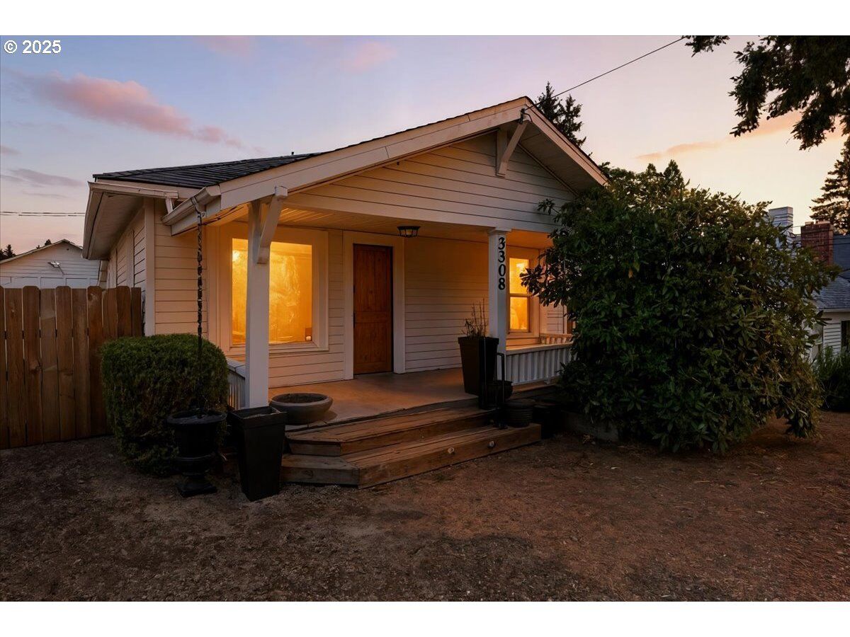 Property Photo:  3308 N St  WA 98663 