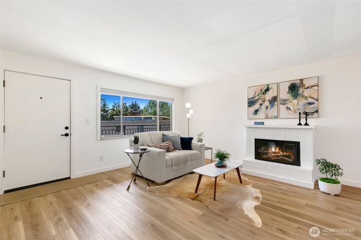 Property Photo:  3820 NE 155th Place 902  WA 98155 