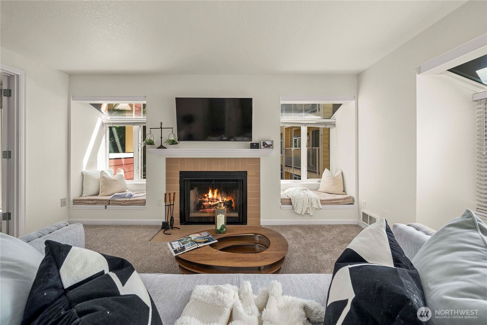 Property Photo: 7280 W Lake Sammamish Parkway NE 4-206 WA 98052