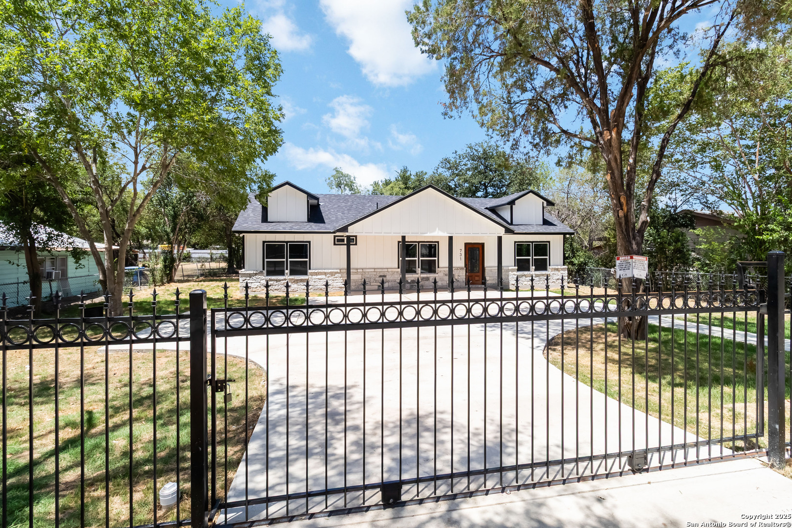 Property Photo: 731 Bernard TX 78221