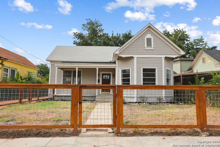 Property Photo: 926 Nolan St TX 78202