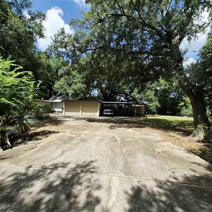 Property Photo:  1009 Sara Street  LA 70663 
