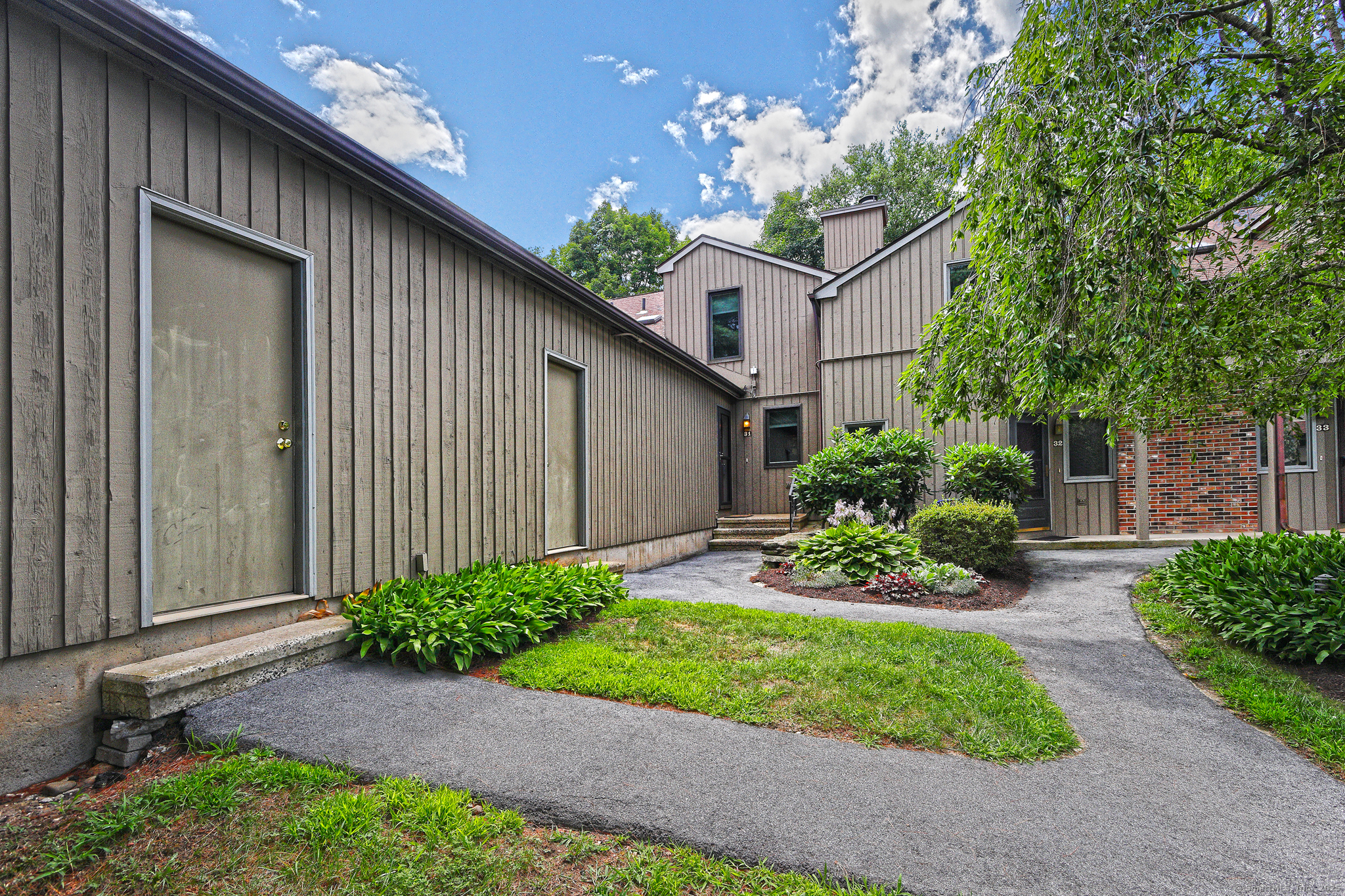 Property Photo:  31 Far View Commons 31  CT 06488 