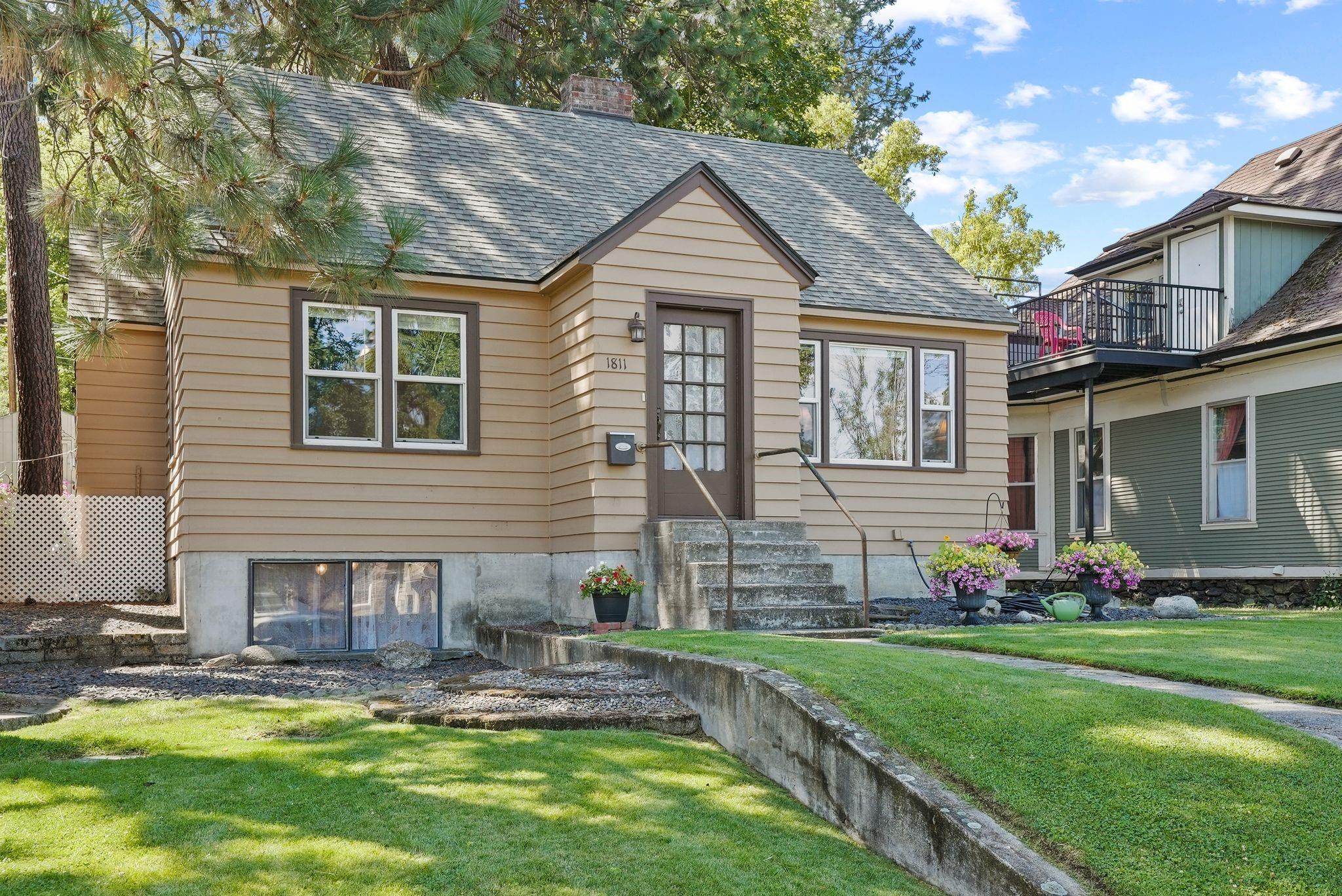 Property Photo: 1811 W 8th Ave WA 99204