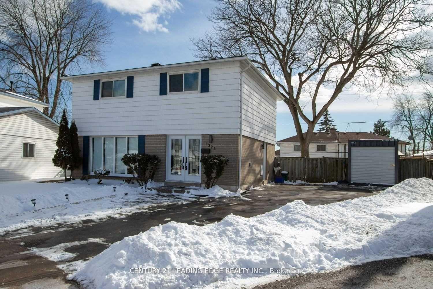 Property Photo:  1323 Poprad Avenue Upper  ON L1W 1K9 