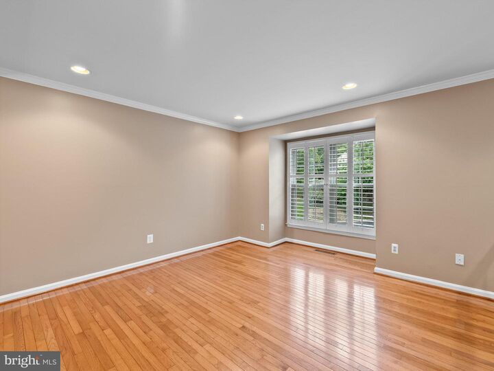 Property Photo: 43384 Livery Square VA 20147