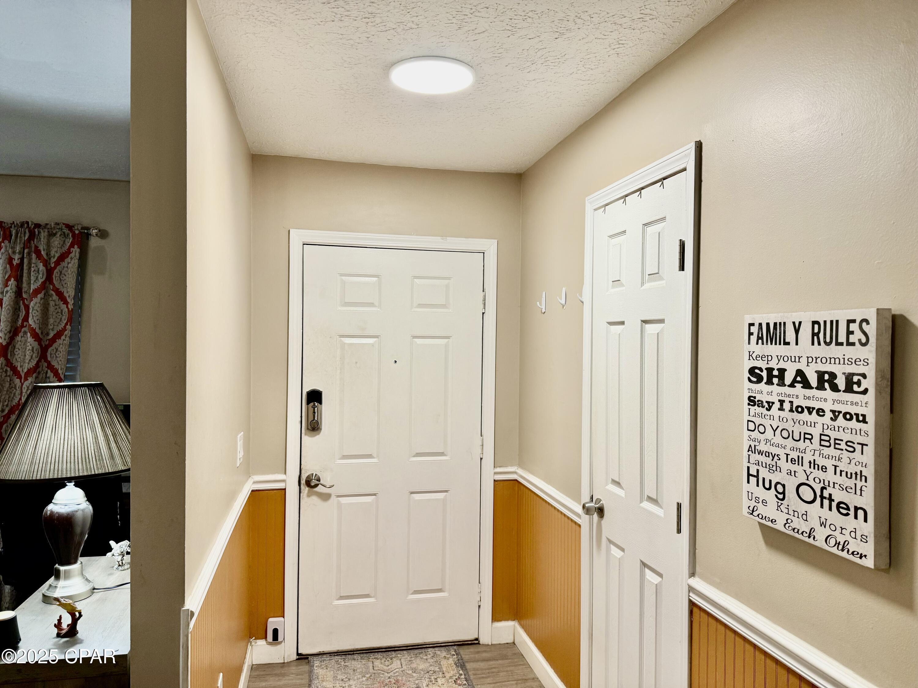 Property Photo: 610 Amy Street FL 32444