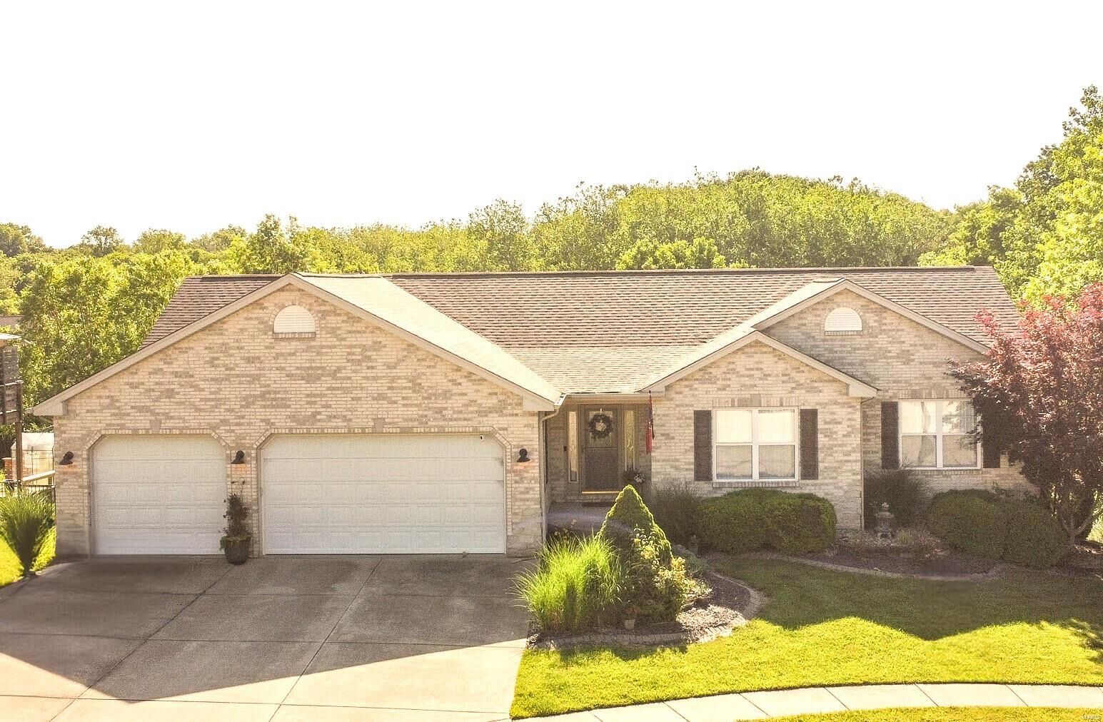 Property Photo: 260 Egret Court IL 62223