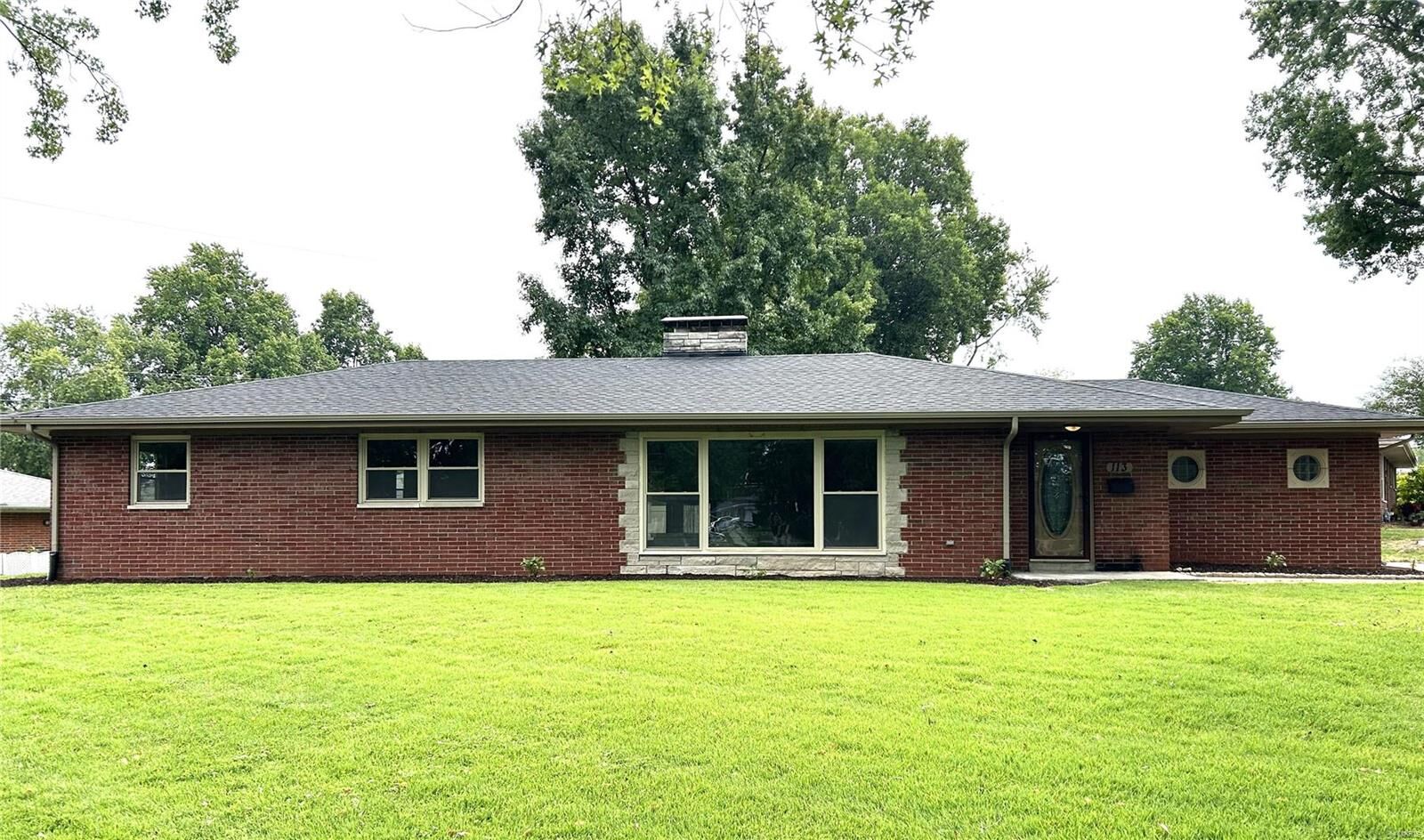 Property Photo:  113 Winchester Drive  IL 62223 
