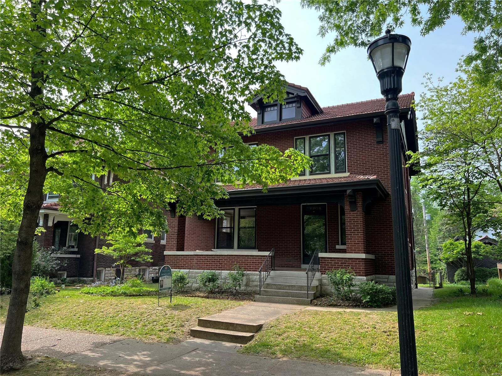 Property Photo: 6818 Kingsbury Boulevard MO 63130