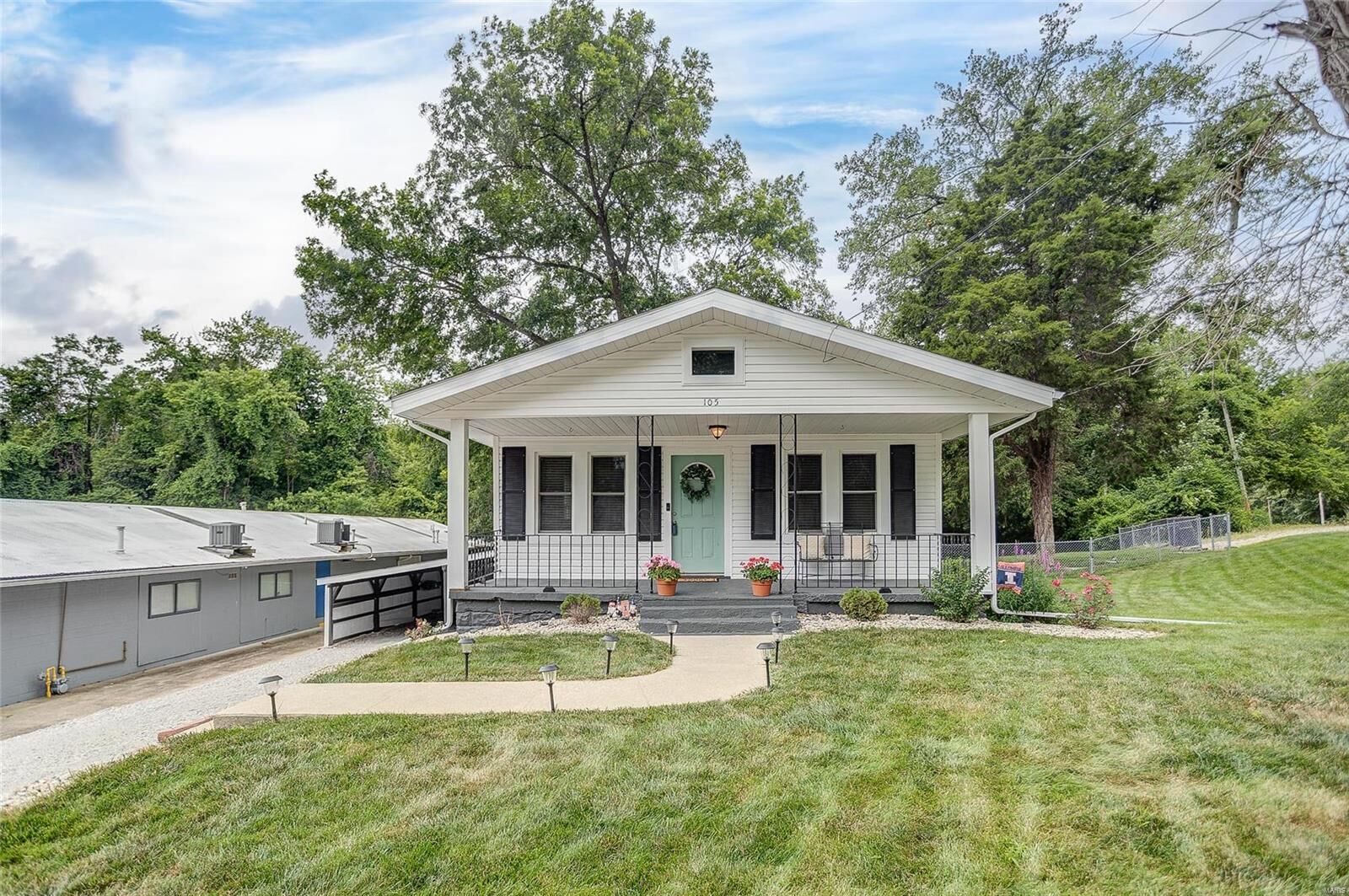 Property Photo:  105 Seminole Street  IL 62025 