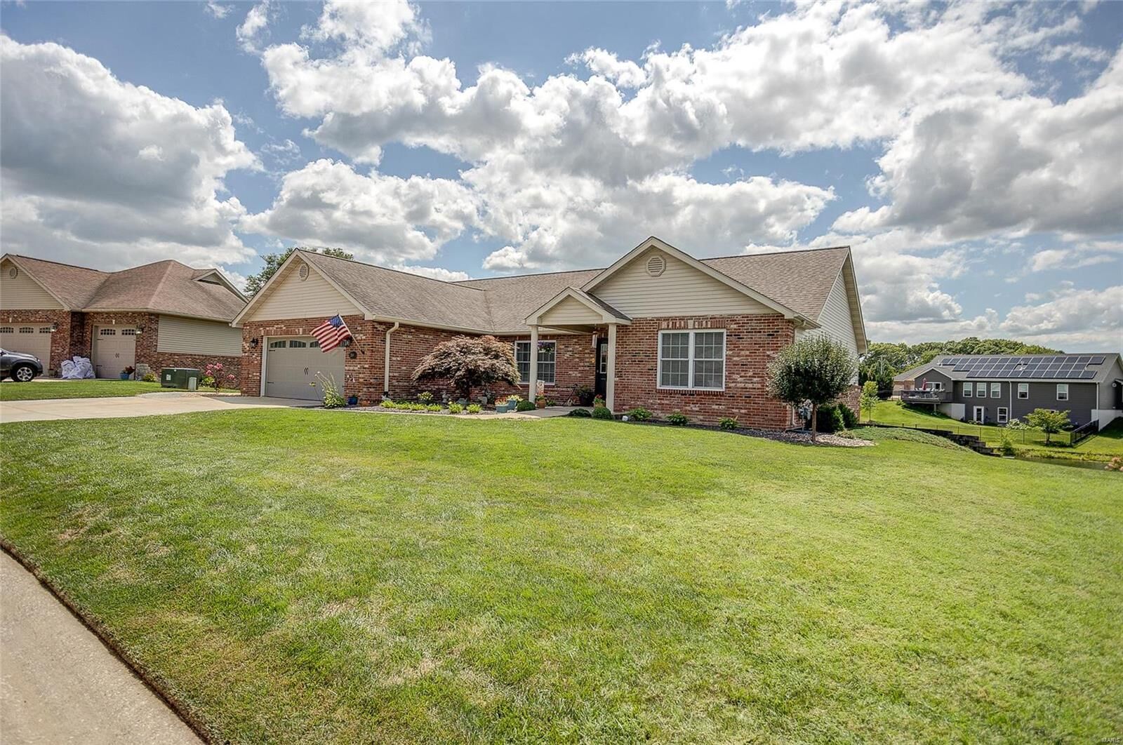 Property Photo: 248 Oakridge Ct IL 62208