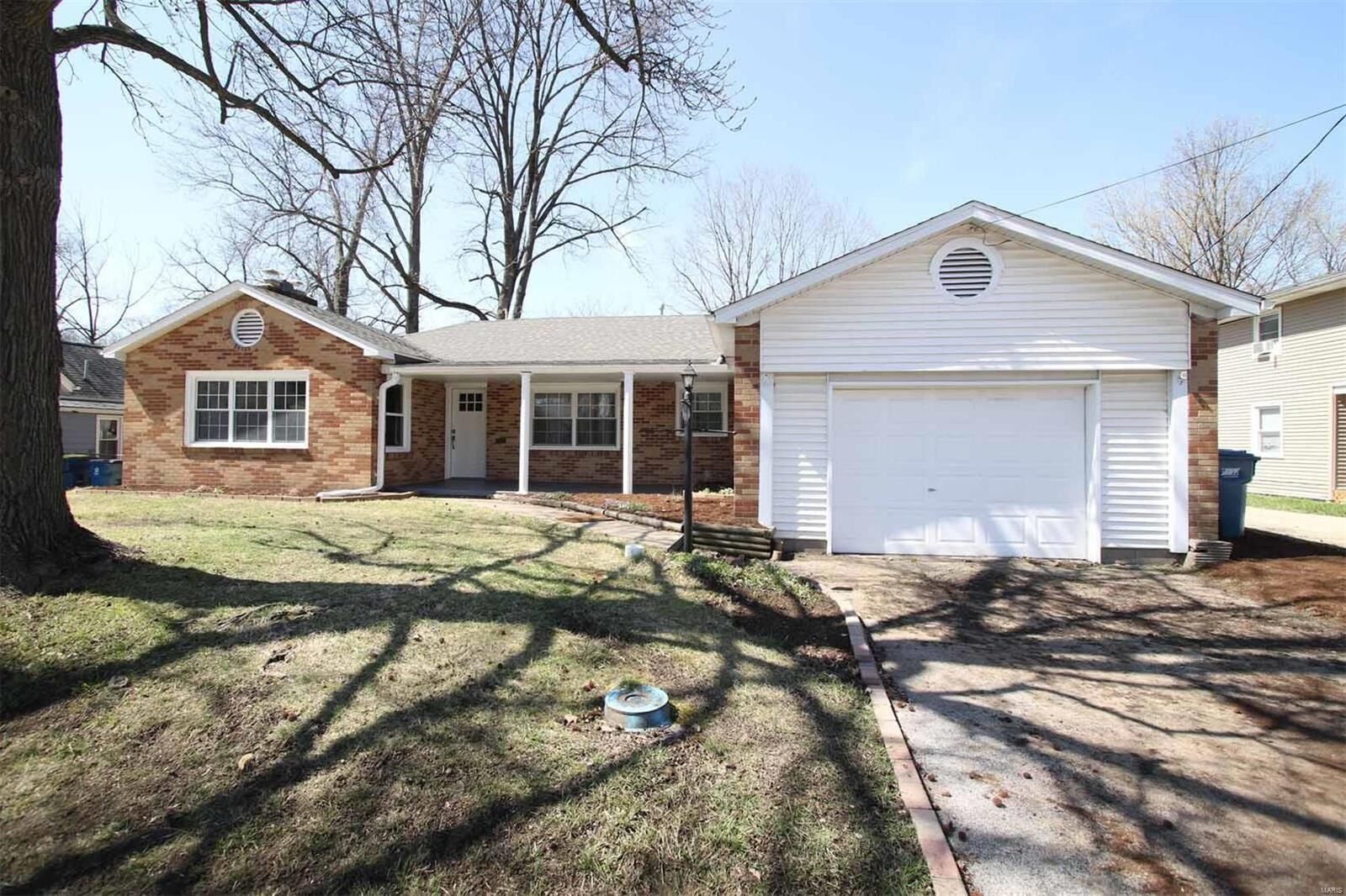 Property Photo:  415 Quince Street  IL 62025 