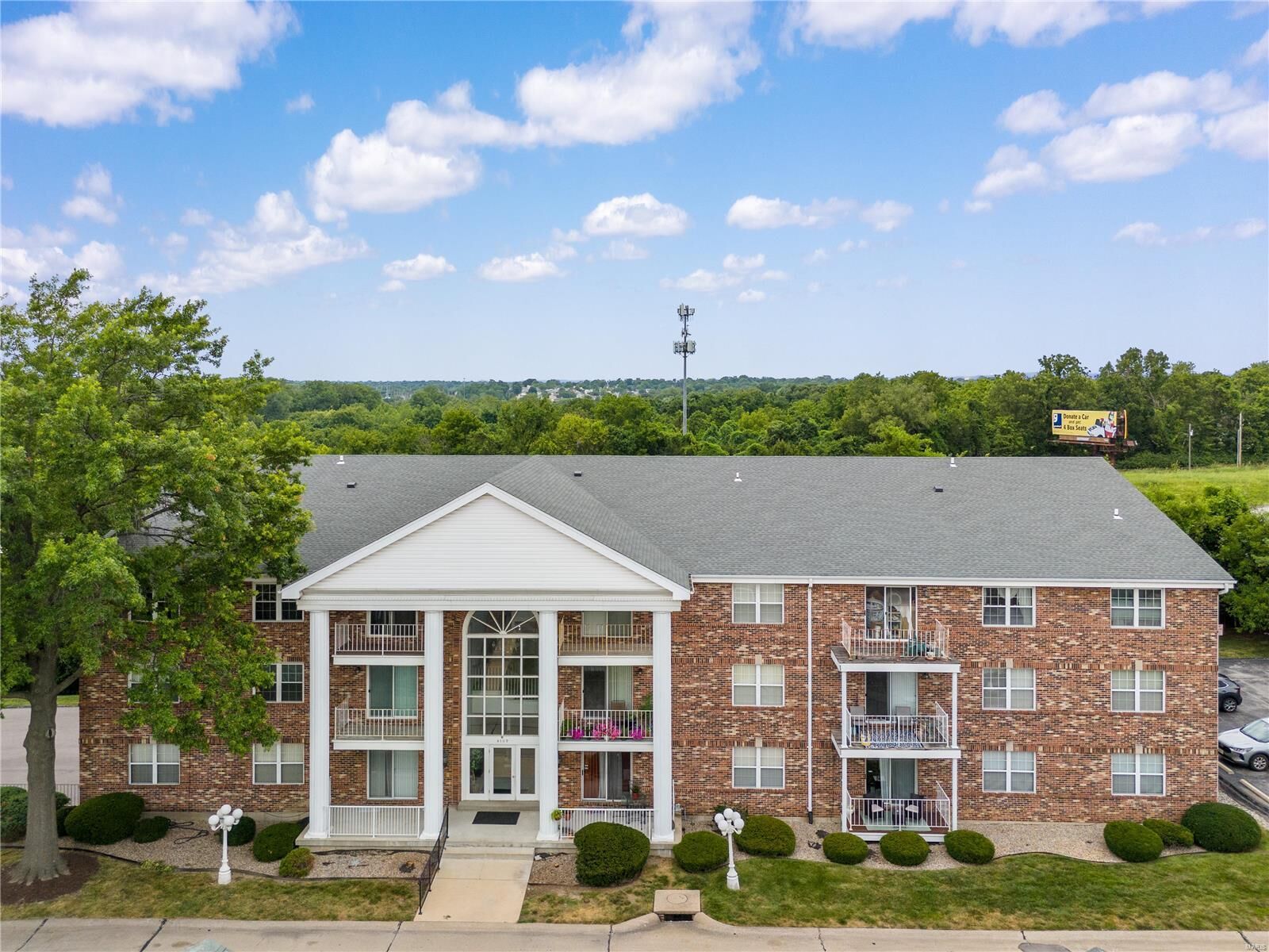 Property Photo: 4309 Sunridge Drive N MO 63125