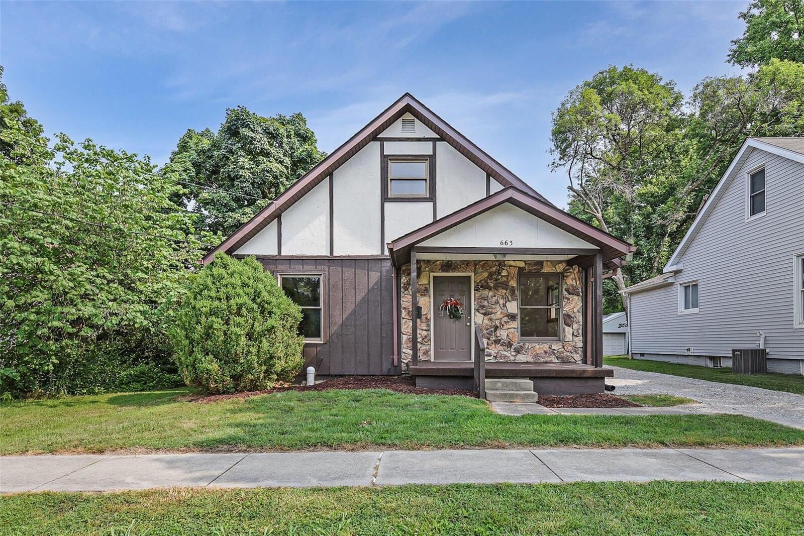 Property Photo: 663 Frederick Street IL 62025