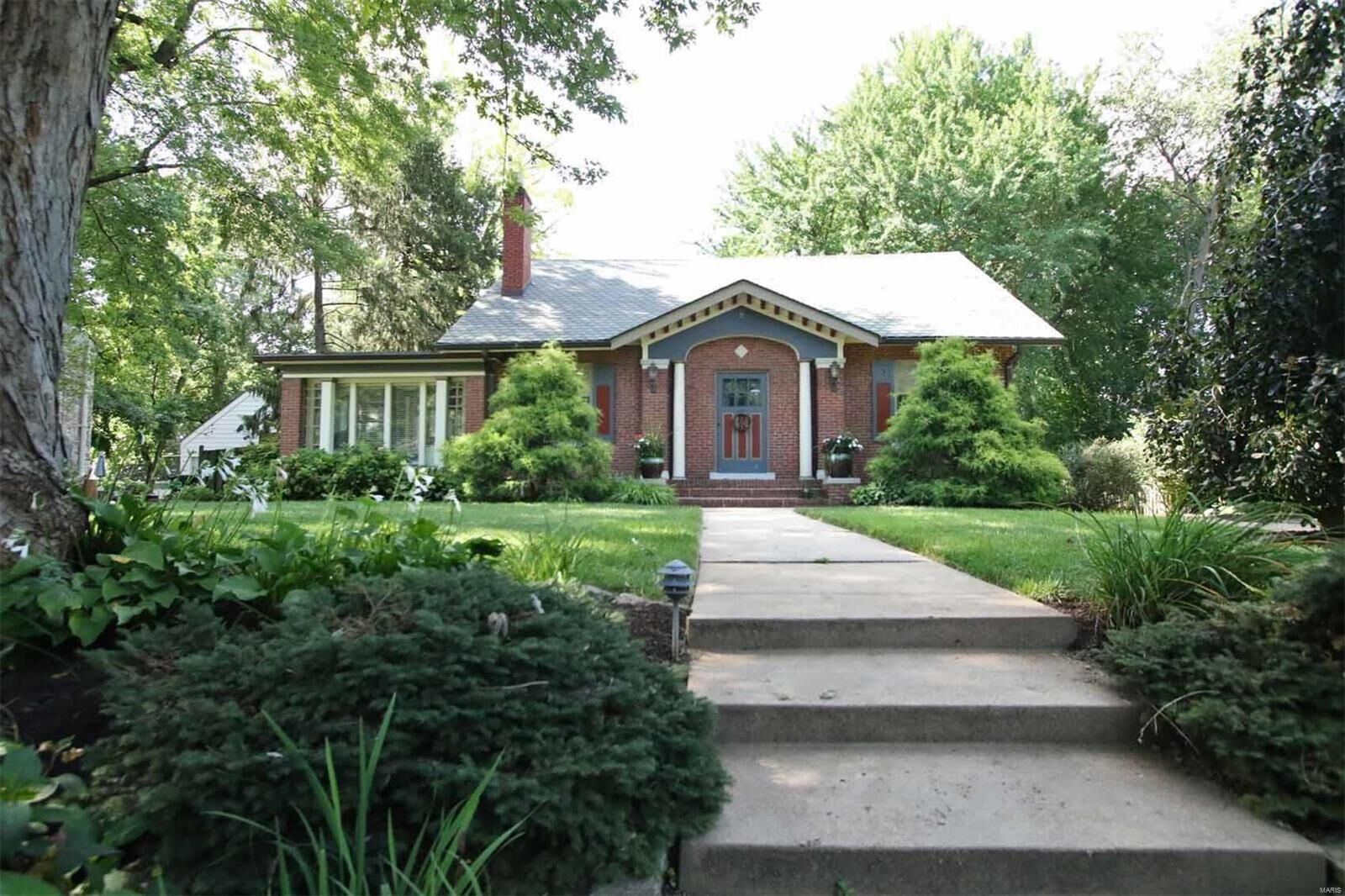 Property Photo: 8 Signal Hill Boulevard IL 62223