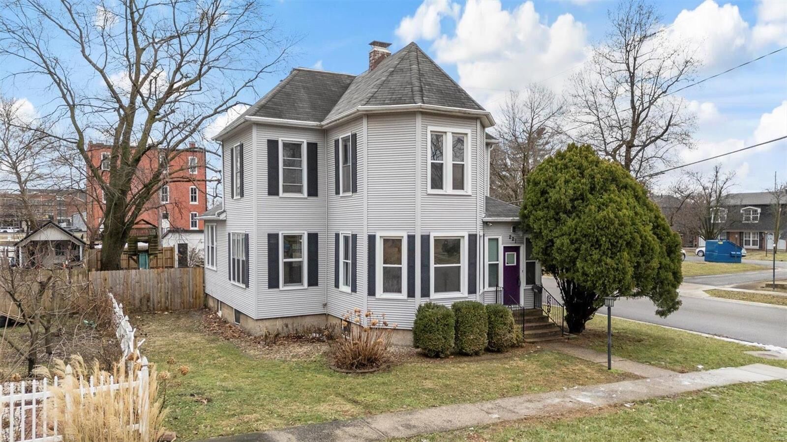 Property Photo:  221 W Washington Street  IL 62269 