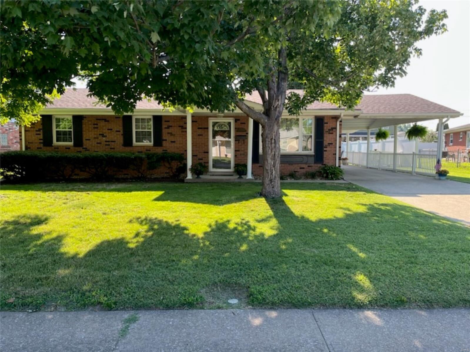 Property Photo:  3320 Village Lane  IL 62040 