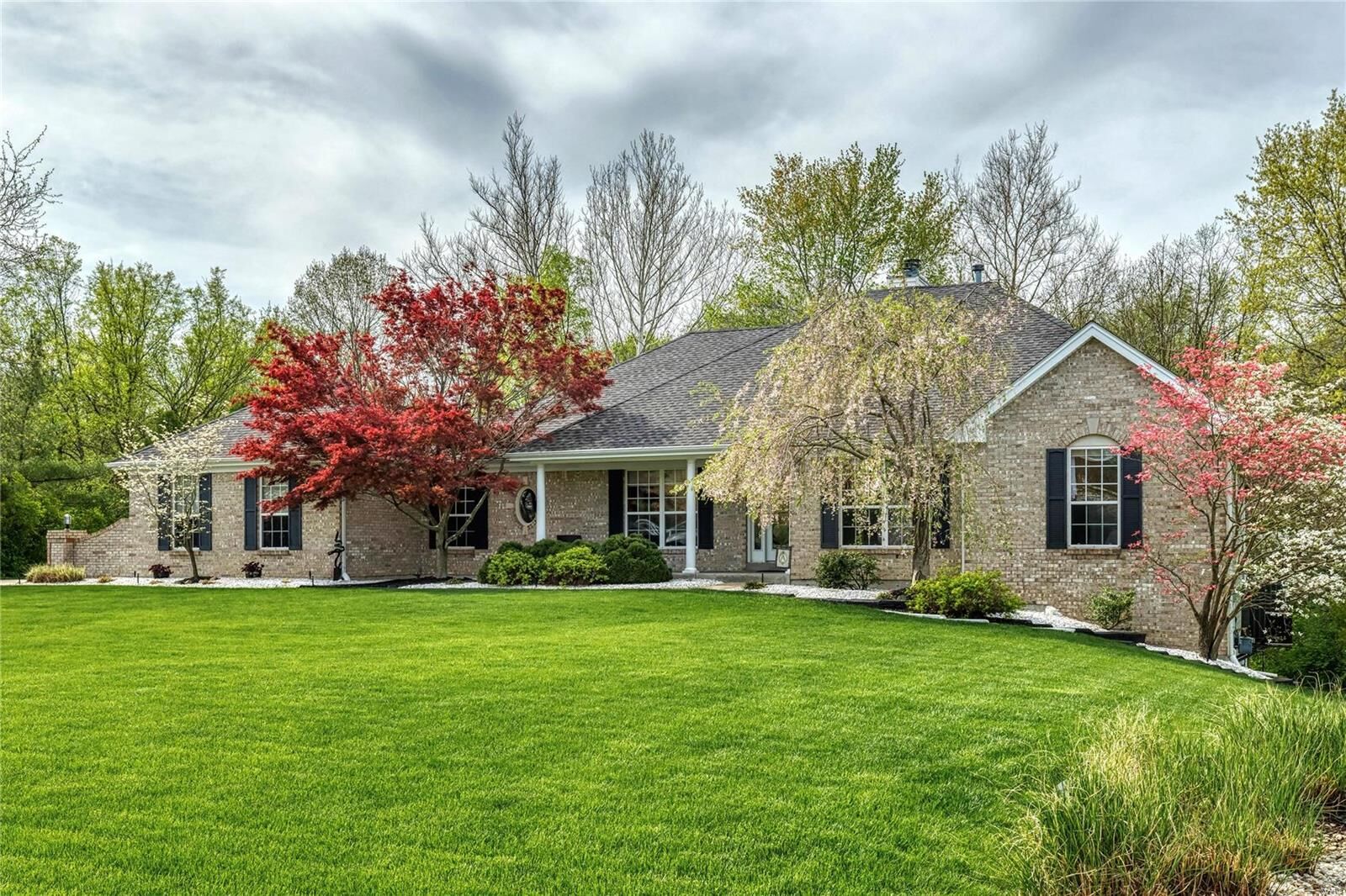 Property Photo:  5583 E Hennsley Circle Court  MO 63304 