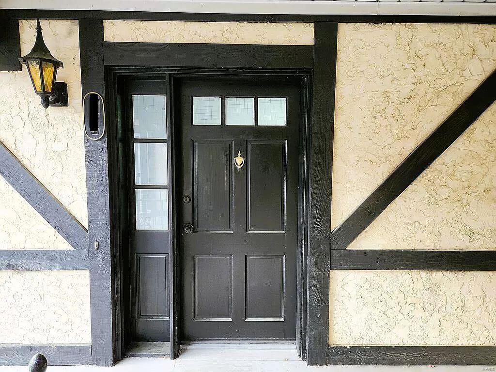 Property Photo: 1061 Woodgate Drive MO 63122