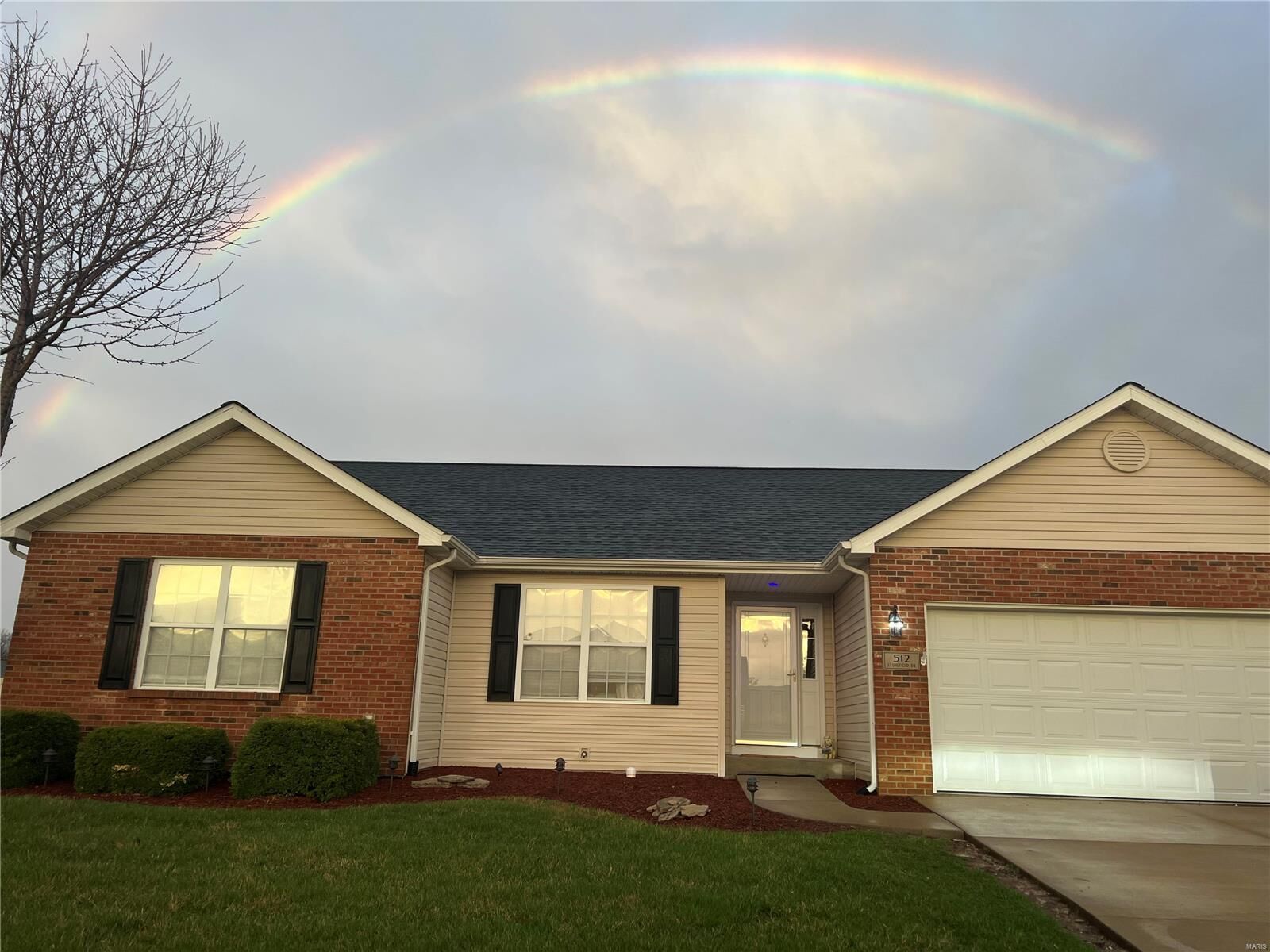 Property Photo:  512 Stonefield Drive  IL 62285 