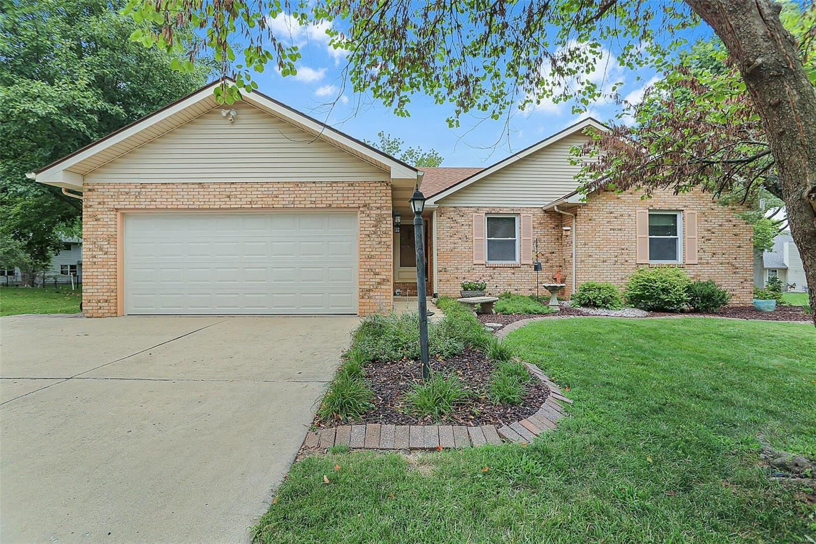 Property Photo: 1710 Meadow Lane IL 62025