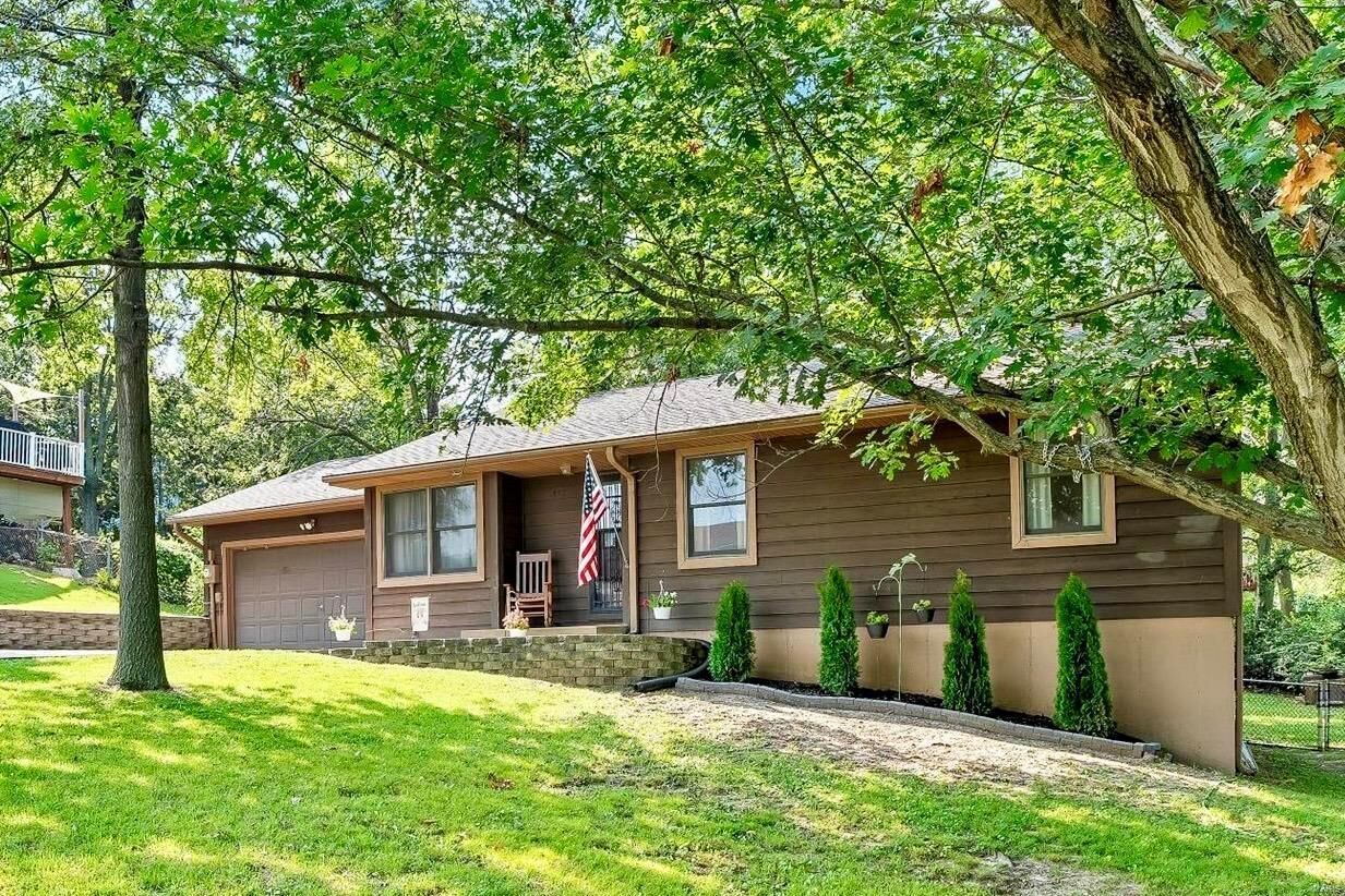 Property Photo: 852 Whitney Circle MO 63048