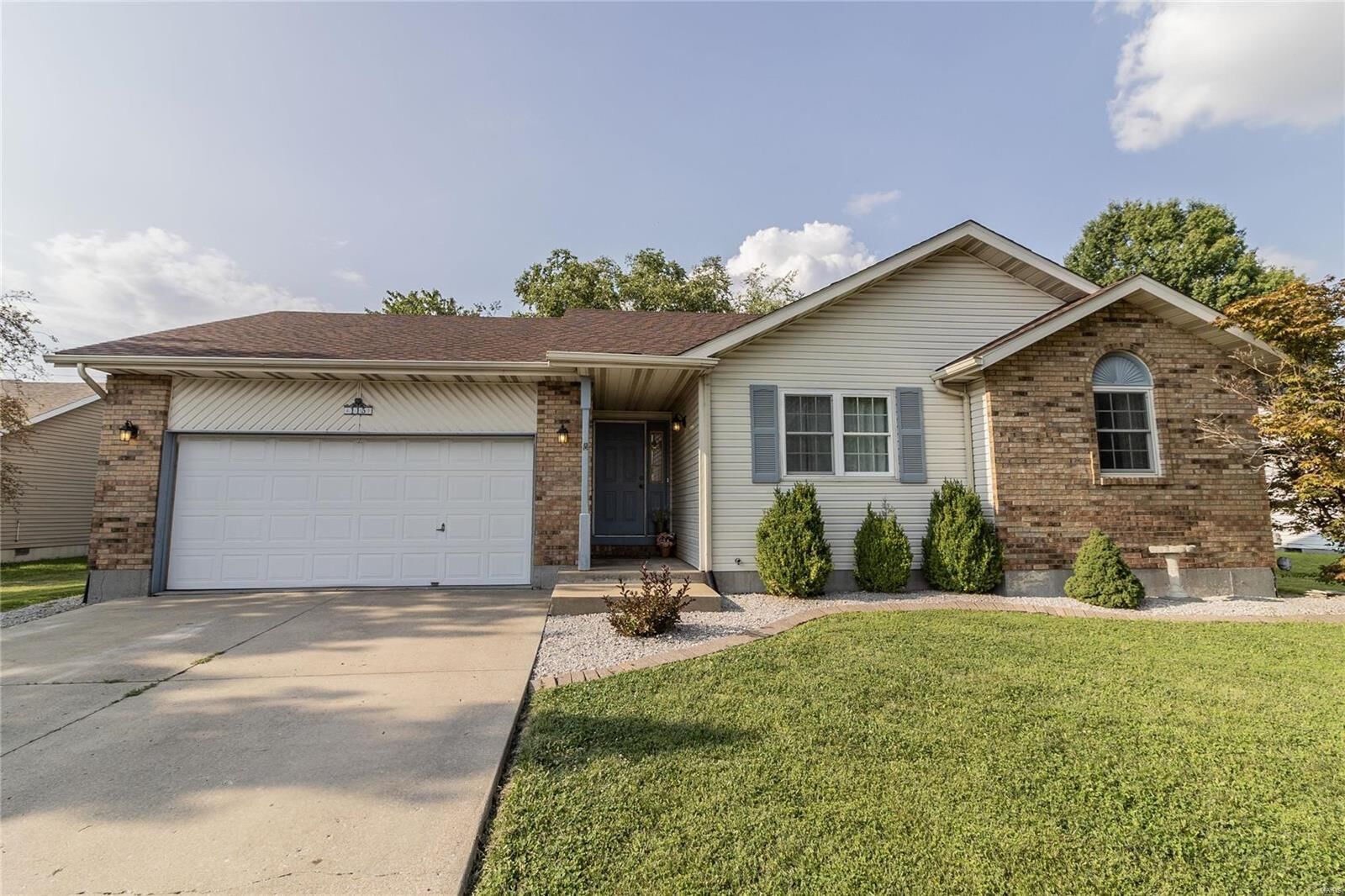 Property Photo:  115 Wilson Court  IL 62040 