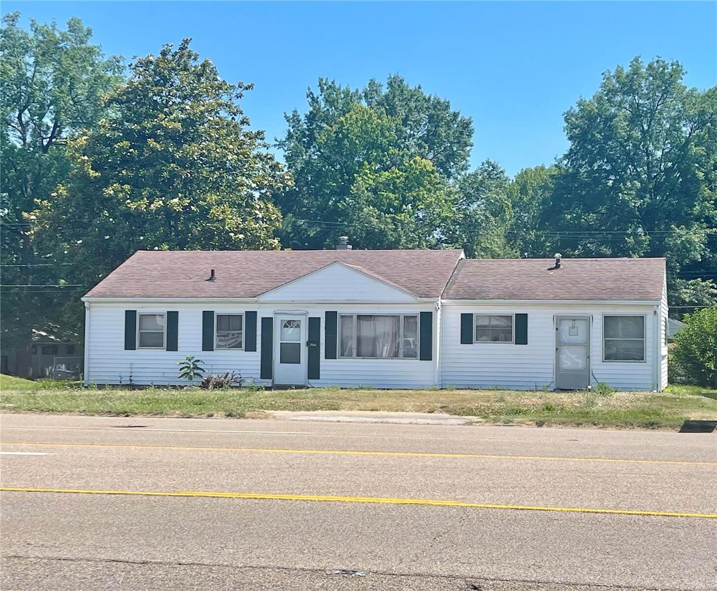 Property Photo:  3900 N Belt W  IL 62226 