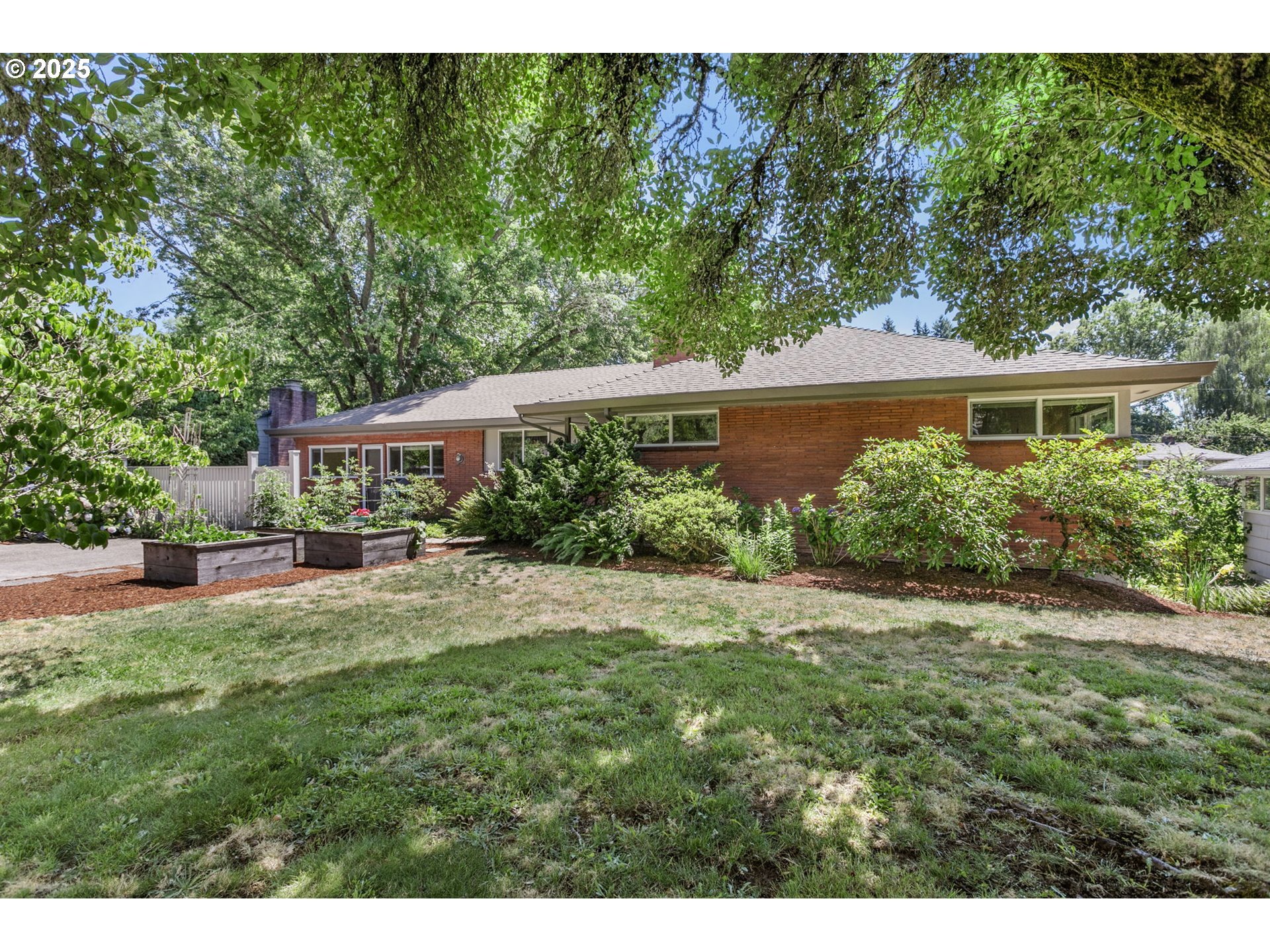 Property Photo: 4126 SW Idaho Ter OR 97221