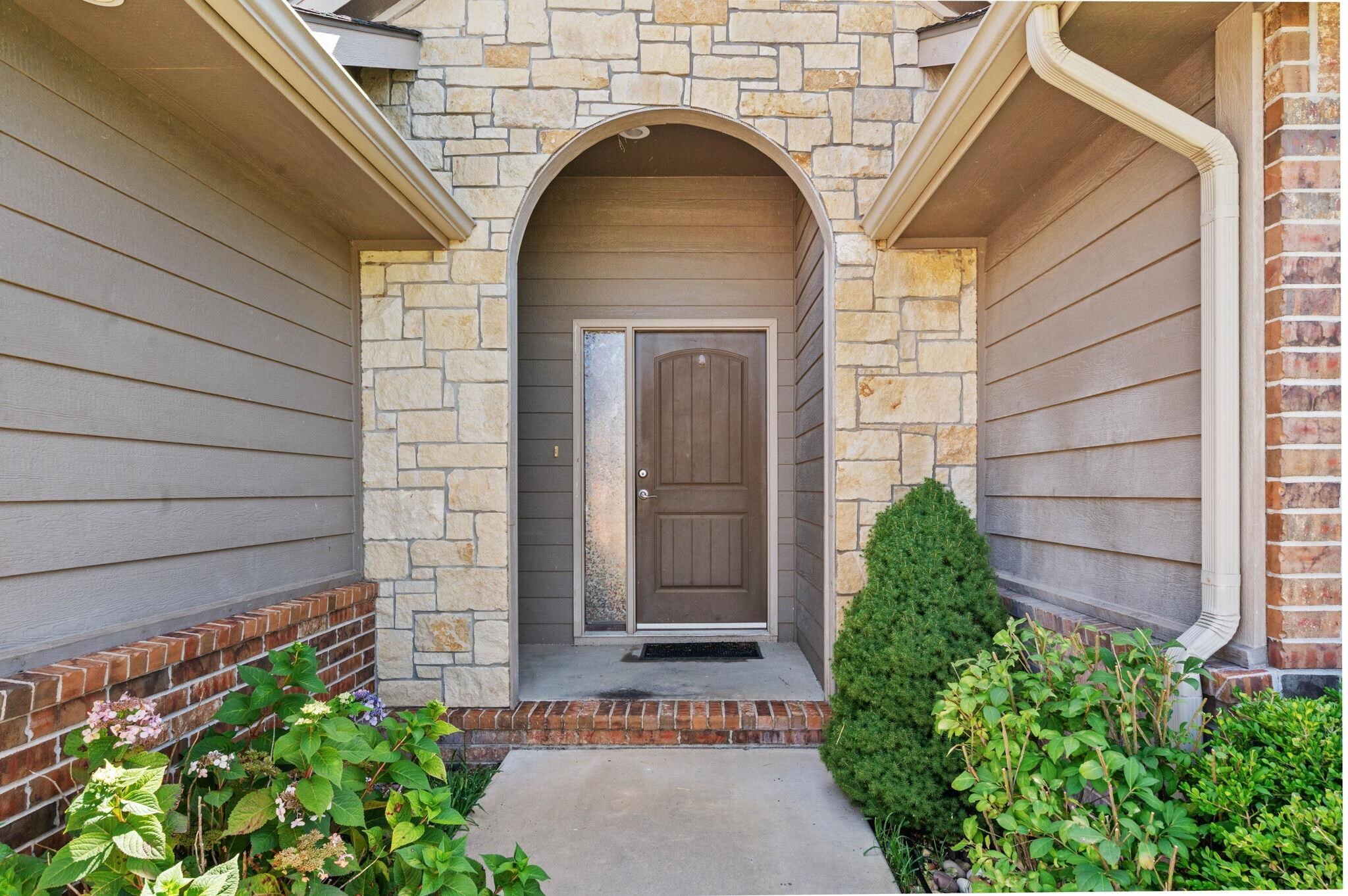 Property Photo: 1314 S Horseback Ct KS 67230